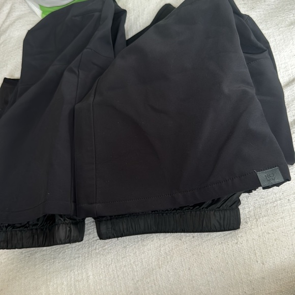 Roxy Rising High Shell Snow Pants on size L *short EUC - Picture 5 of 7